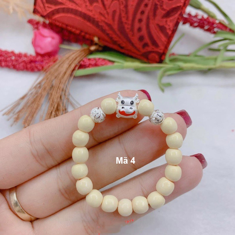 Vòng con trâu bạc cho bé