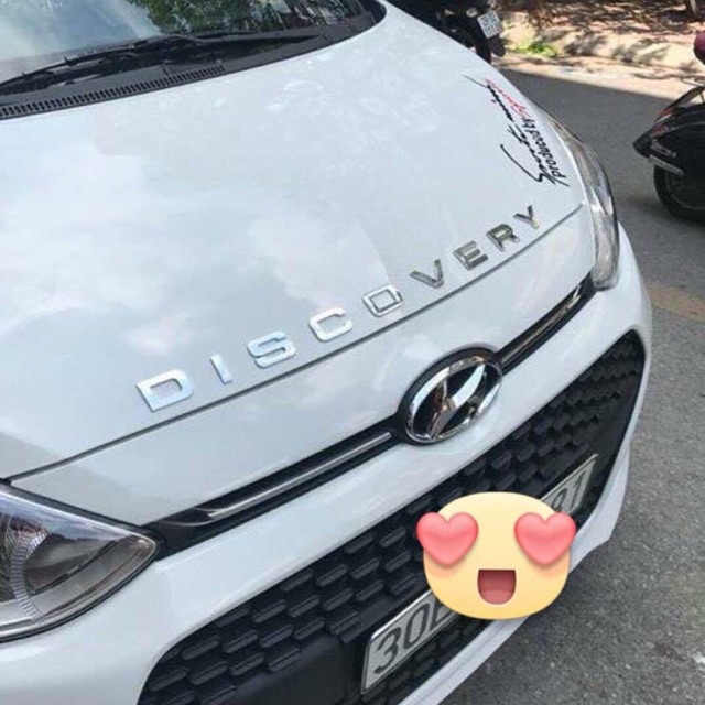 Chữ DISCOVERY 3D nổi trang trí ô tô (Màu Chrome Bạc)