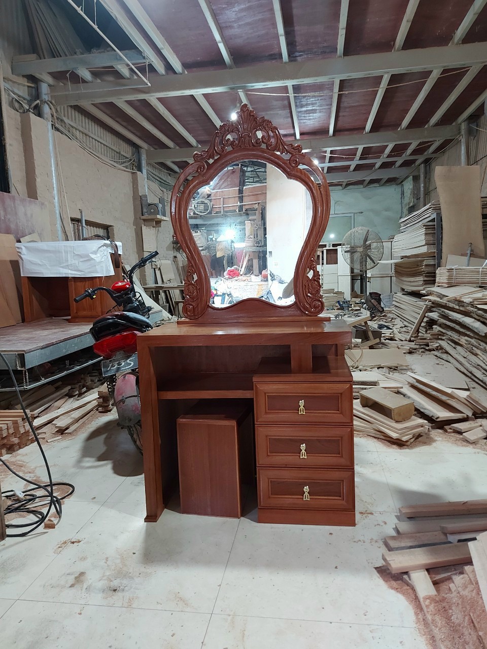 Các mẫu bàn trang điểm gỗ xoan đào
