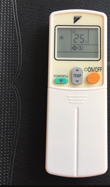 Điều khiển điều hoà DAIKIN Remote AC nút xanh