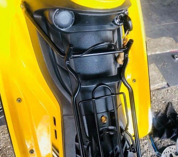 Baga giữa xe exciter 2010 màu đen rất chắc chắn