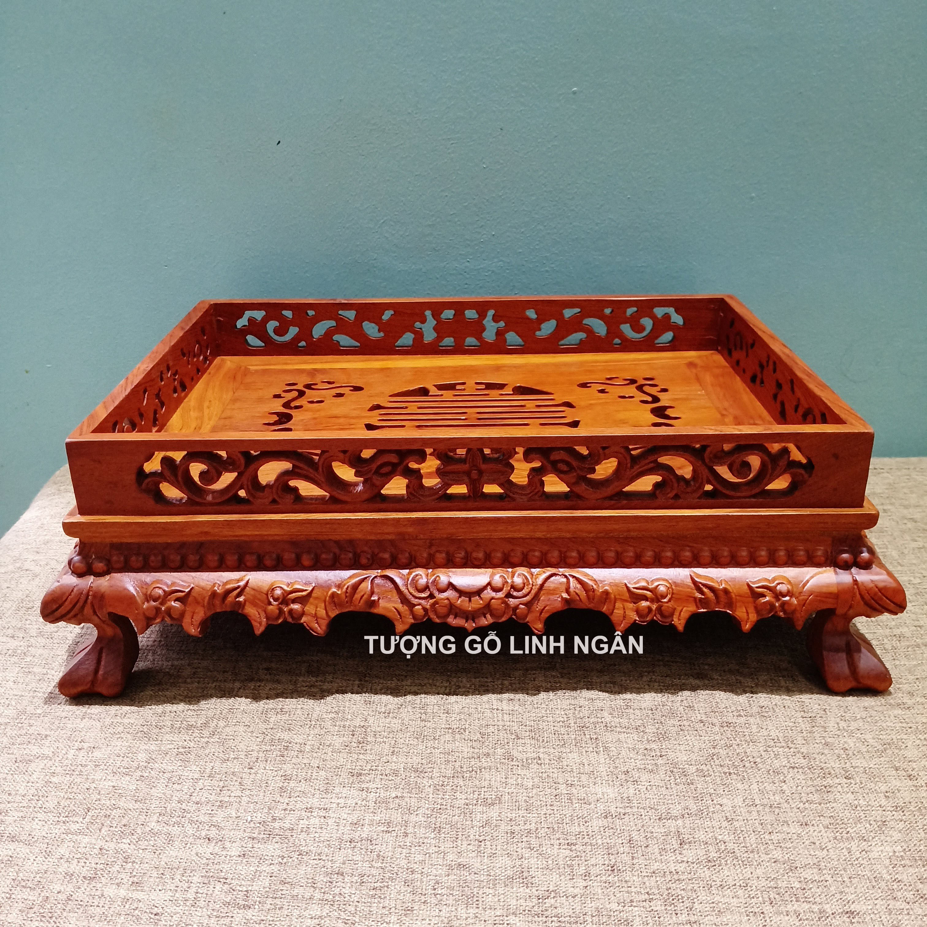 Khay chè trạm thọ gỗ hương (Cao 12 ngang 37 sâu 27 cm)
