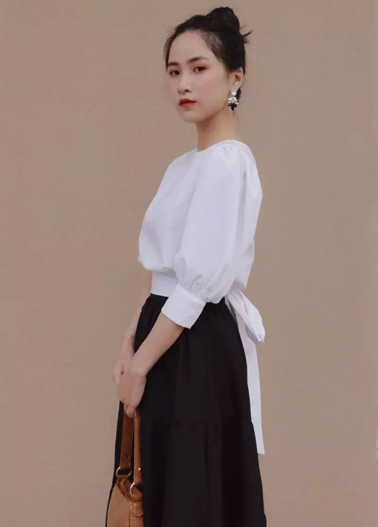 Áo kiểu trắng tay phòng cột nơ eo Croptop