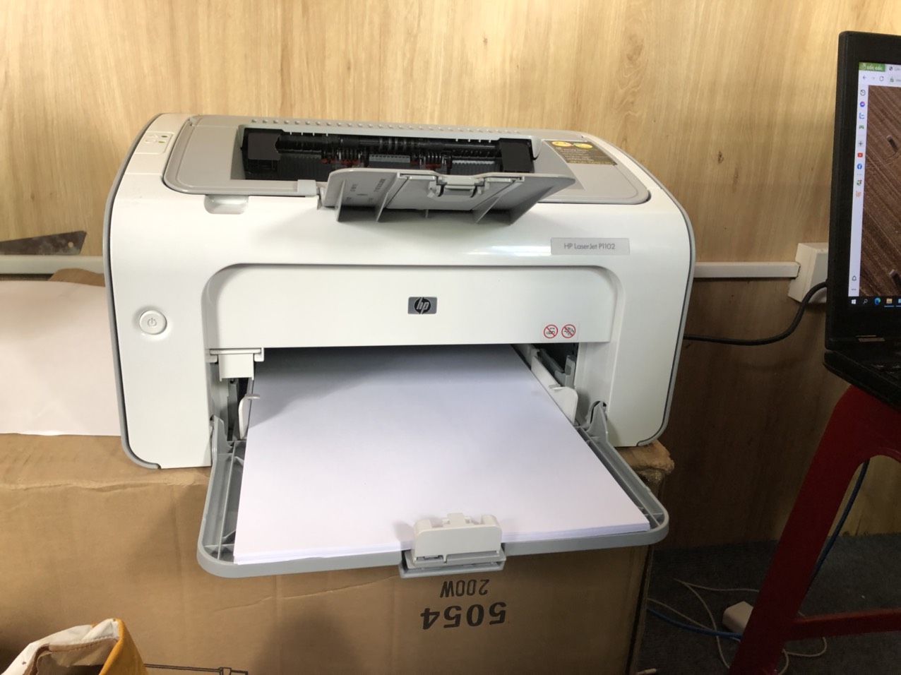 Máy in hp p1102 new 90% mực mới đầy bình theo máy bảo hành 1 năm