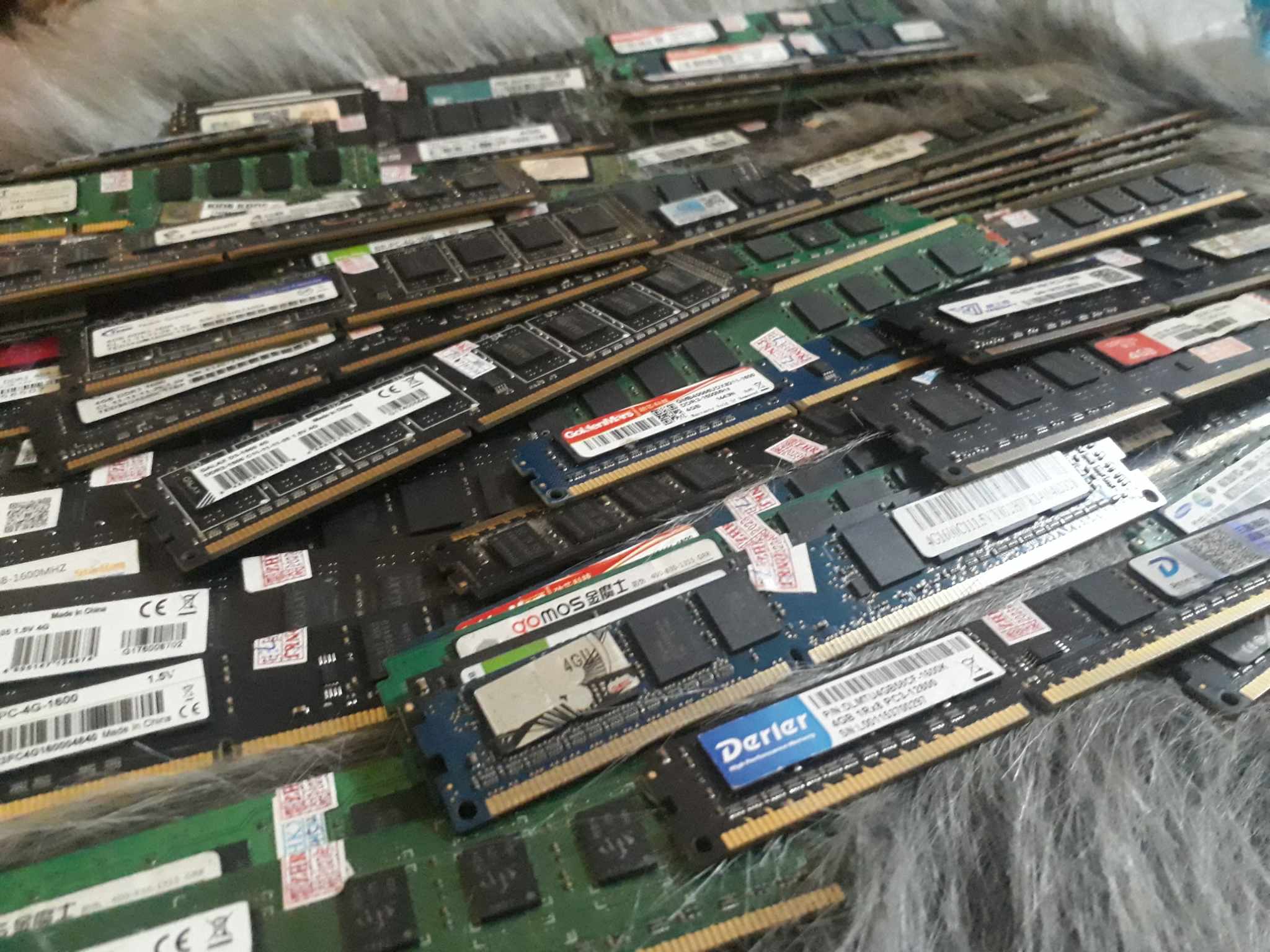 Ram ddr3 4gb bus 1600. bảo hành 1 tháng