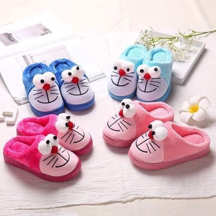 Combo 02 đôi Dép lông  dore-mon cho bé size 26-27
