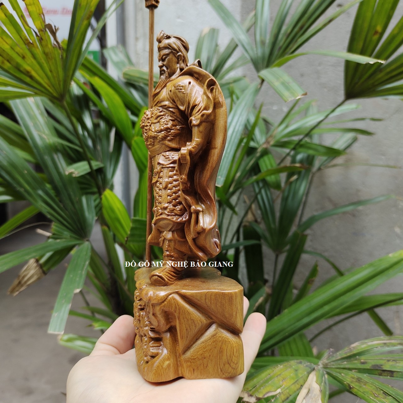 Tượng quan công gỗ bách xanh đế rồng