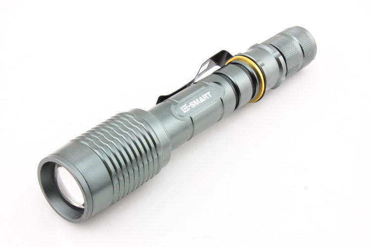 Đèn pin siêu sáng công suất lớn T6 ( ĐÃ BAO GỒM 2 PIN CHUẨN 2800mAh VÀ SẠC )
