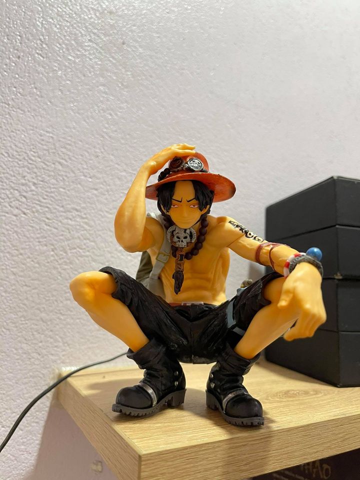Ace ngồi cực ngầu - One Piece