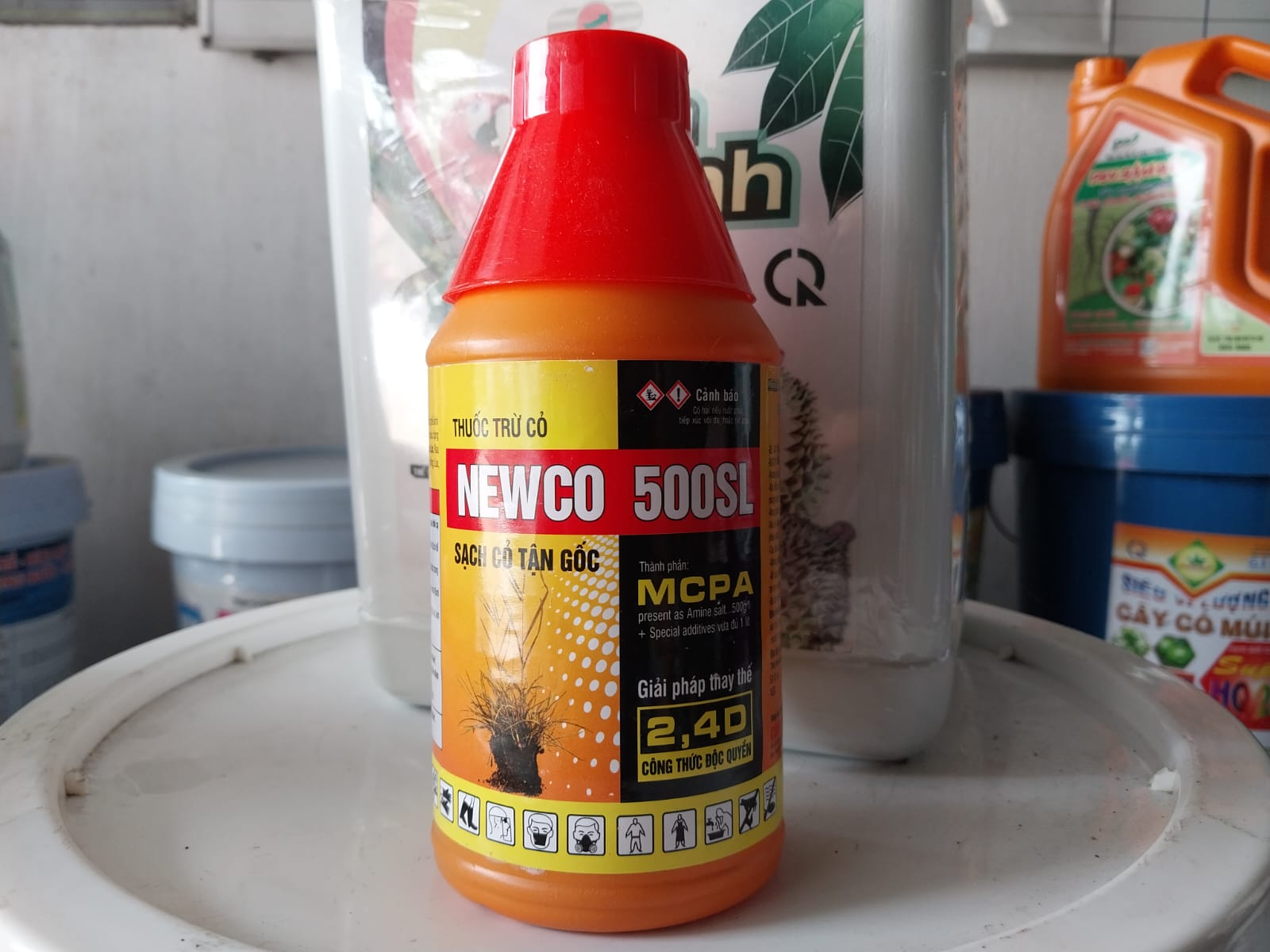Cỏ NEWCO Thuốc trừ cỏ Mạnh hơn cả 2.4D chai 450ml