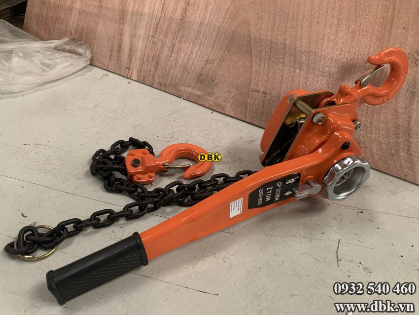 Pa lăng xích lắc tay DBK 2 Tấn 1,5 Mét