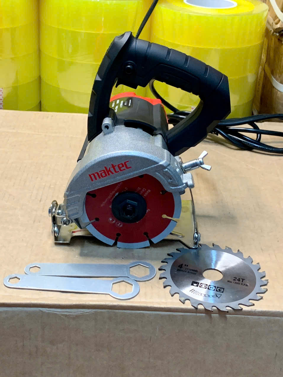 Máy cắt 45 độ makita,maktec lõi đồng ,máy cắt gạch ,gỗ tặng kèm lưỡi cưa