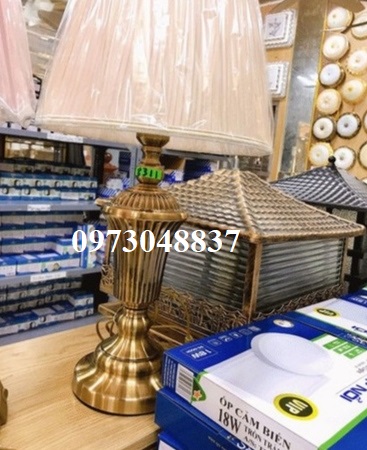 Đèn bàn - Đèn ngủ để bàn đế đồng  tặng kèm bóng LED