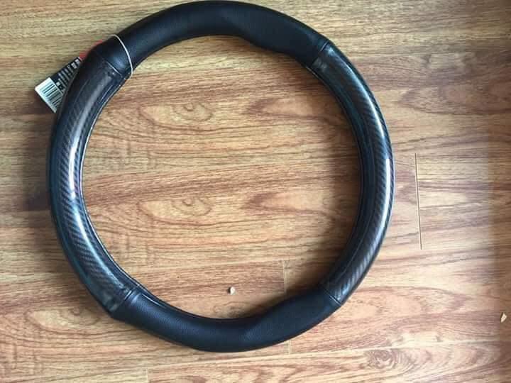 Bọc vô lăng vân cacbon gắn logo hãng ki -a