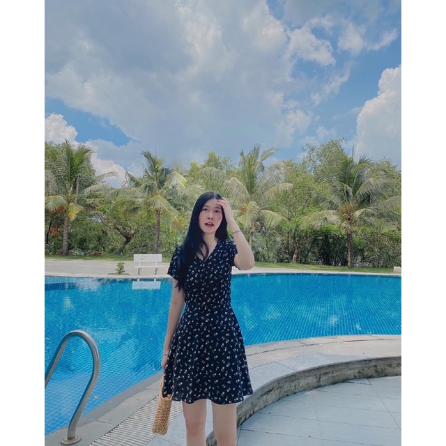 Đầm hoa hở lưng Ruchan