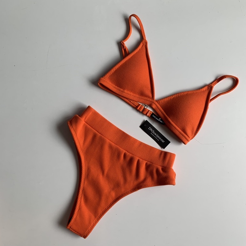 Bikini tam giác cạp cao