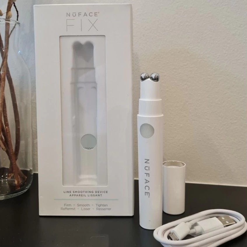 Máy massage mắt Nuface Fix