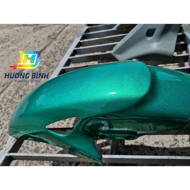 Sơn xịt Samurai màu Candy Xanh Lá - Y017 (phải có nền bạc mới lên được màu)