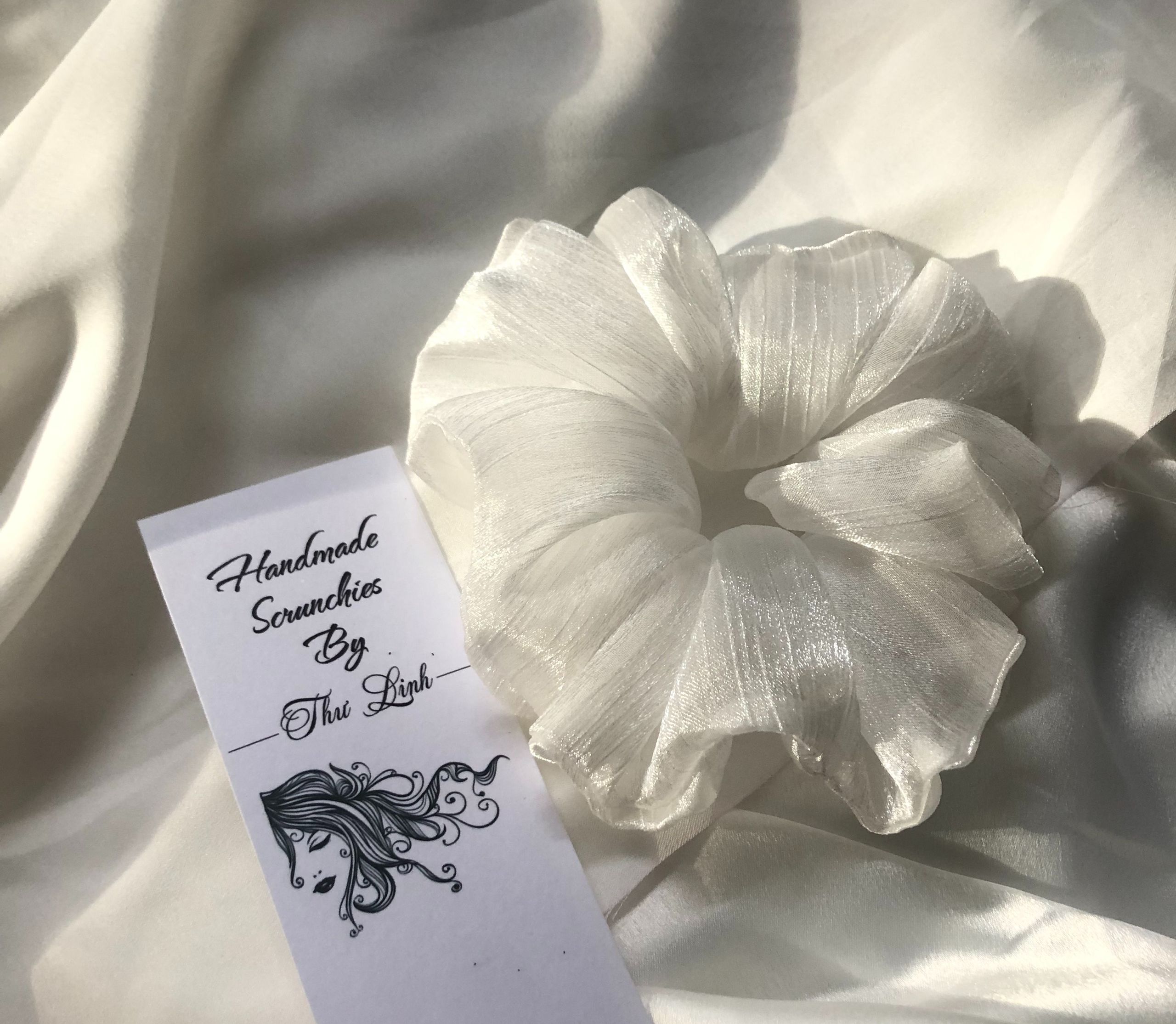 Dây buộc tóc, cột tóc vải Scrunchies lụa óng cao cấp, hàng thiết kế đẹp
