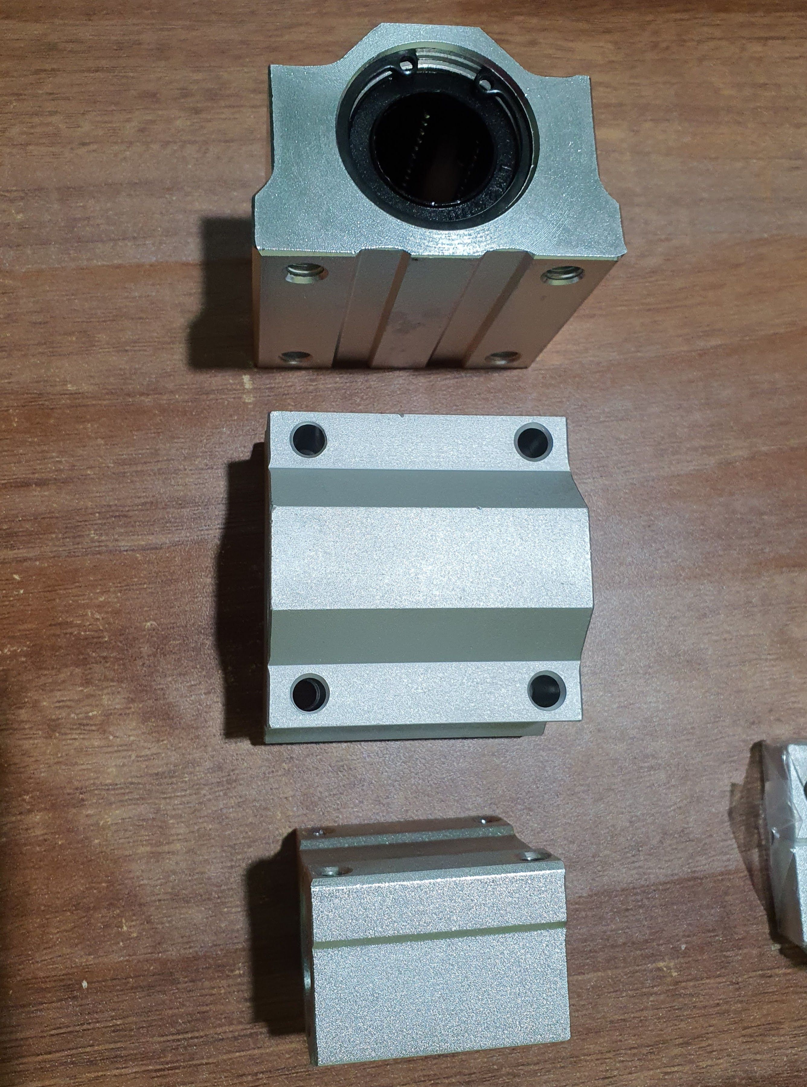 Con trượt tròn kín SCS 20 UU