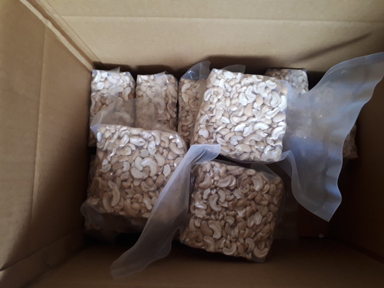 [RẺ VÔ ĐỊCH] Hạt điều tươi vỡ, 55k/túi 500gr (Broken kernel cashew)