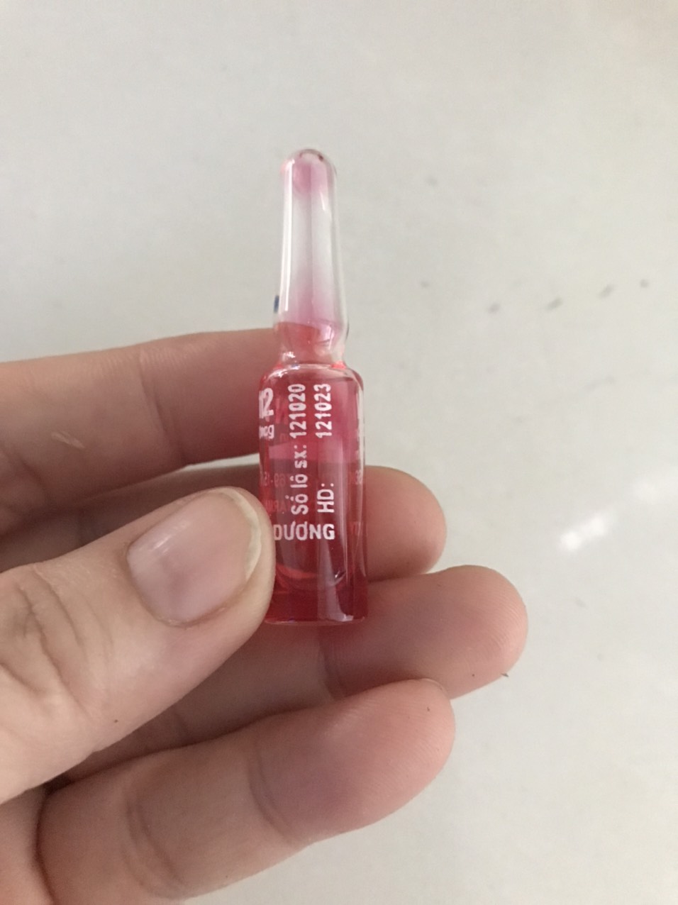 2 ỐNG NƯỚC ĐỎ VÀNG PHA KEM TRẮNG NHANH