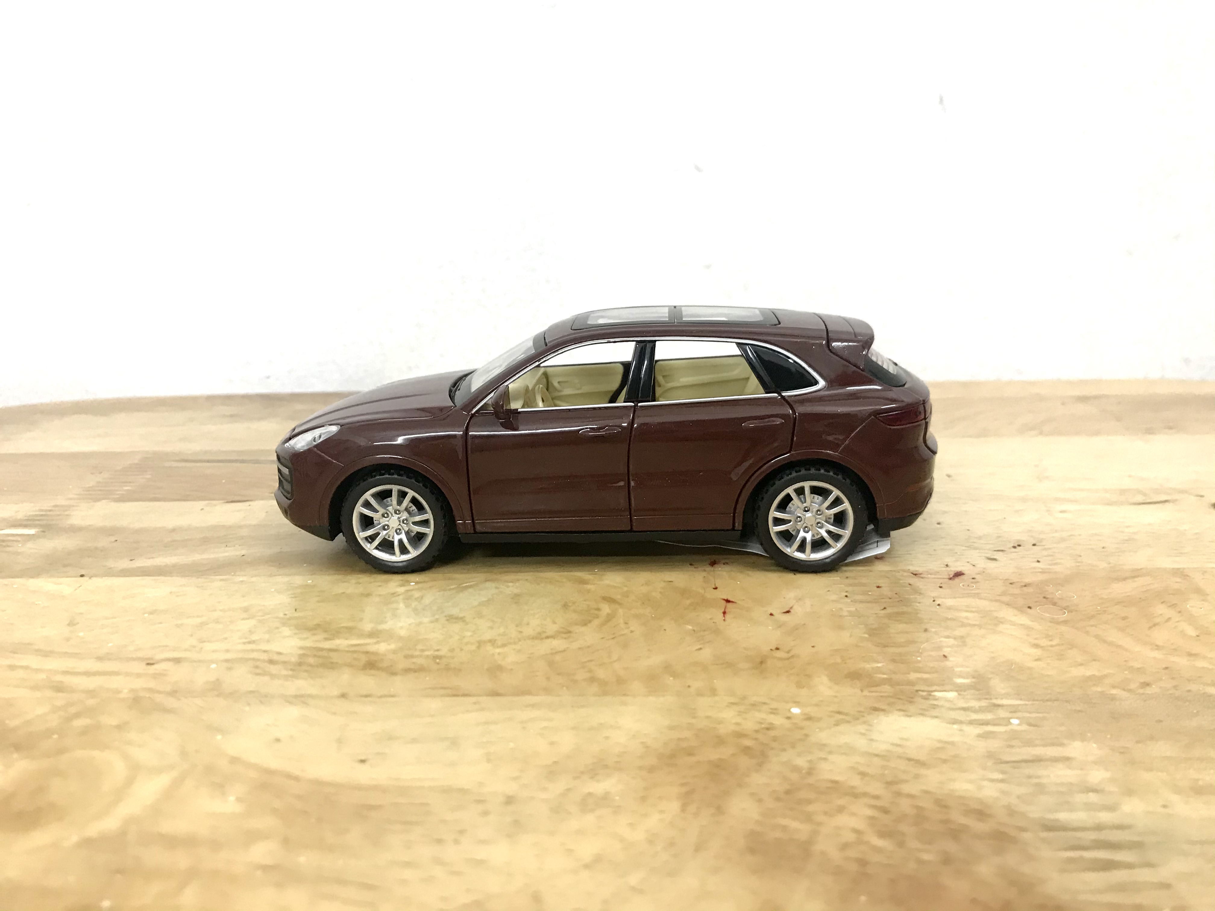 Mô hình xe Porsche Cayenne _ Tỷ lệ 1:32