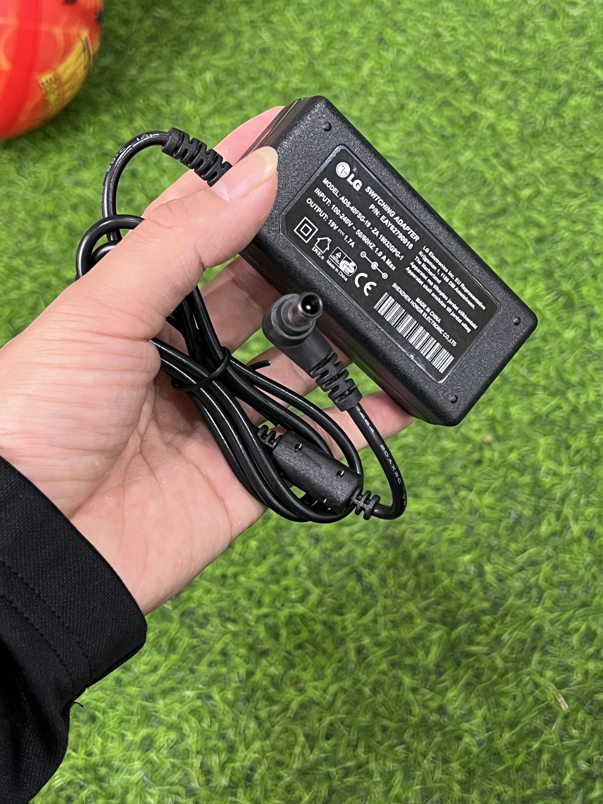 Adapter màn hình máy tính LG 19V 1.7A