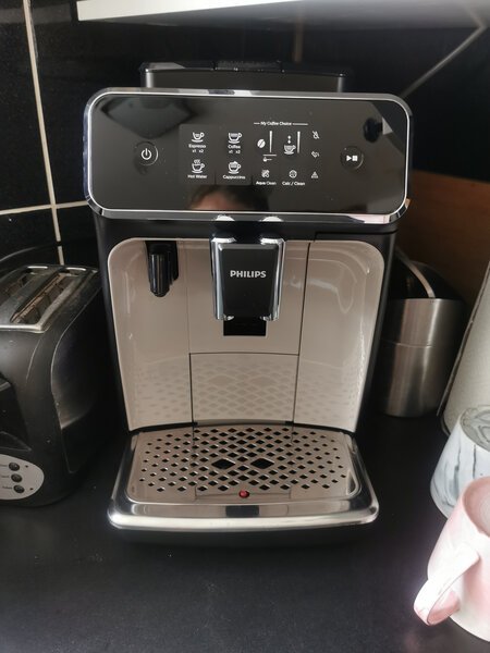 Máy pha cà phê tự động Philips Series 2200 EP2235/40