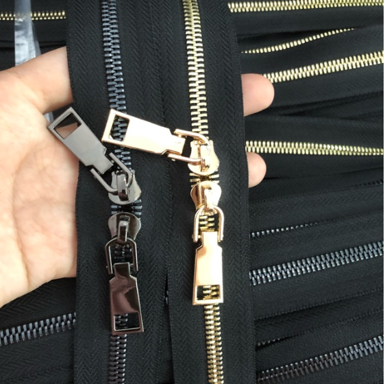 Black Zipper Puller # 5 (Excluding Tractor Head, Tractor Hitch)