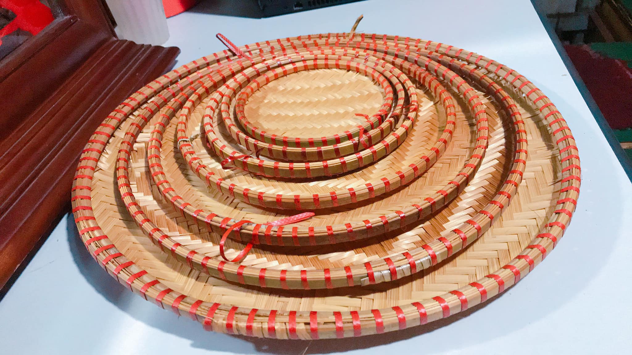Mẹt tre viền đỏ 15cm