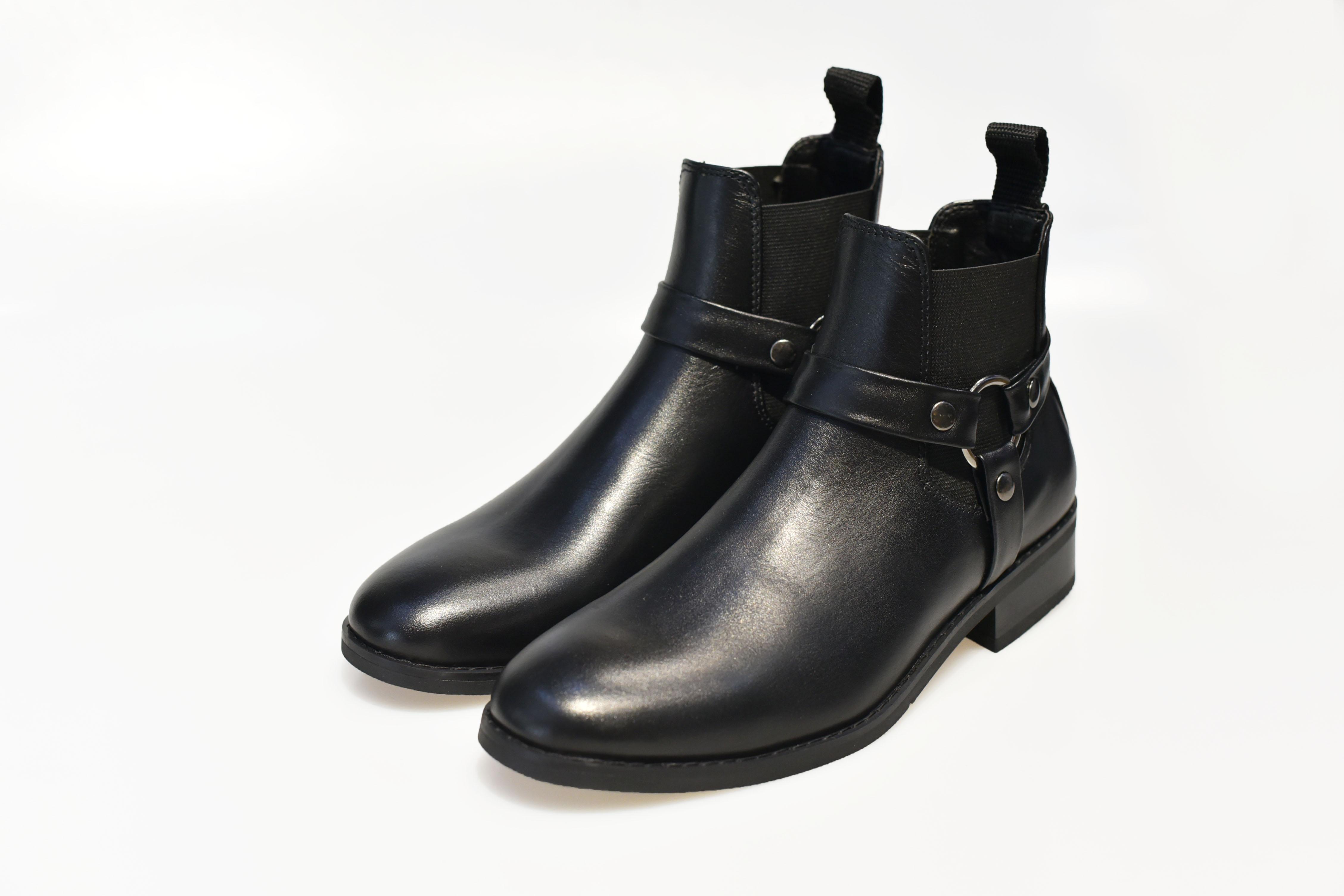 TATHANIUM Footwear Giày Chelsea Harness boot màu đen da trơn