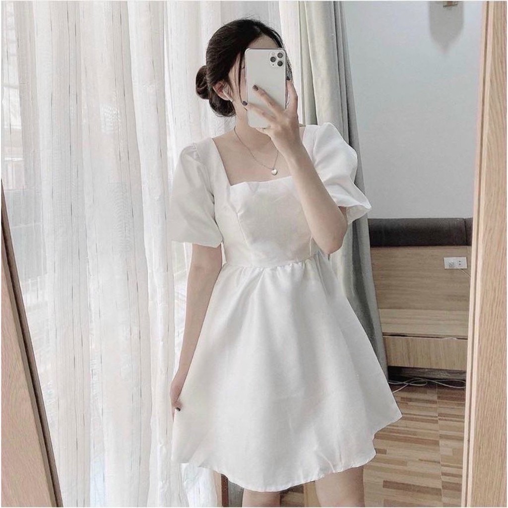 Đầm trắng cổ vuông form ngắn