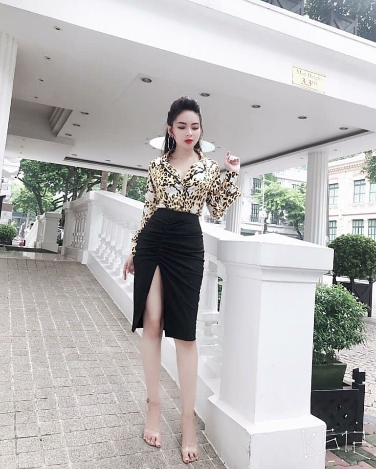 Chân váy nhún trước xẻ đùi thời trang