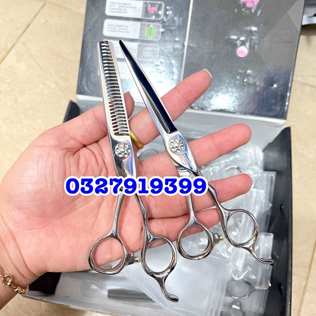 WAHL Kéo cắt tóc Nhật WAHL 6.0 in (Đ) - Kéo cắt tóc chuyên nghiệp, thép Nhật S440C, độ cứng trên 62HRC, lưỡi kéo sắc bén, thiết kế tay cầm thuận tiện
