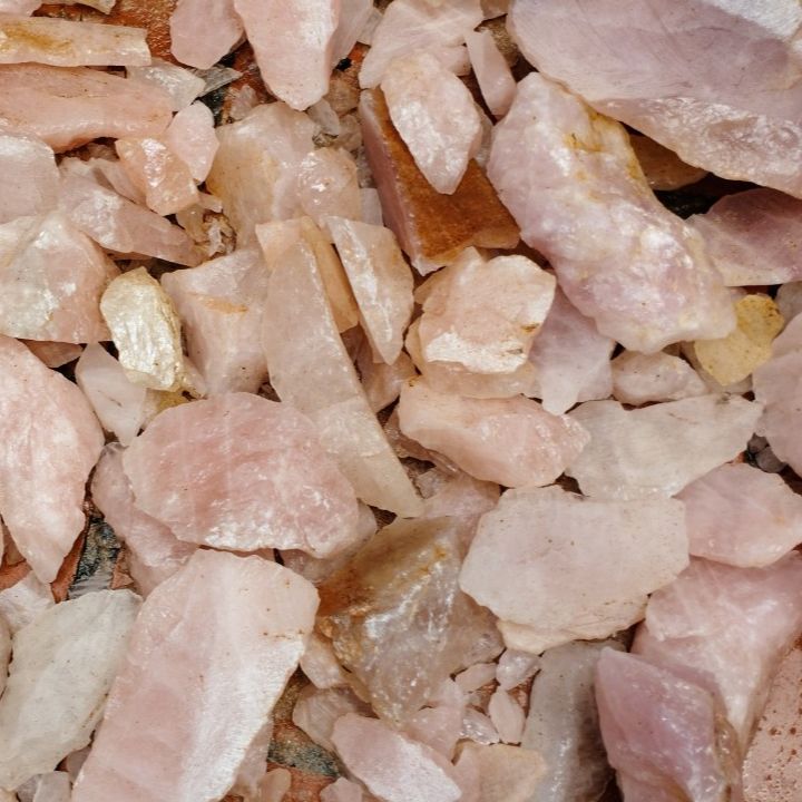 Đá Thô Thach Anh Hồng (1kg)