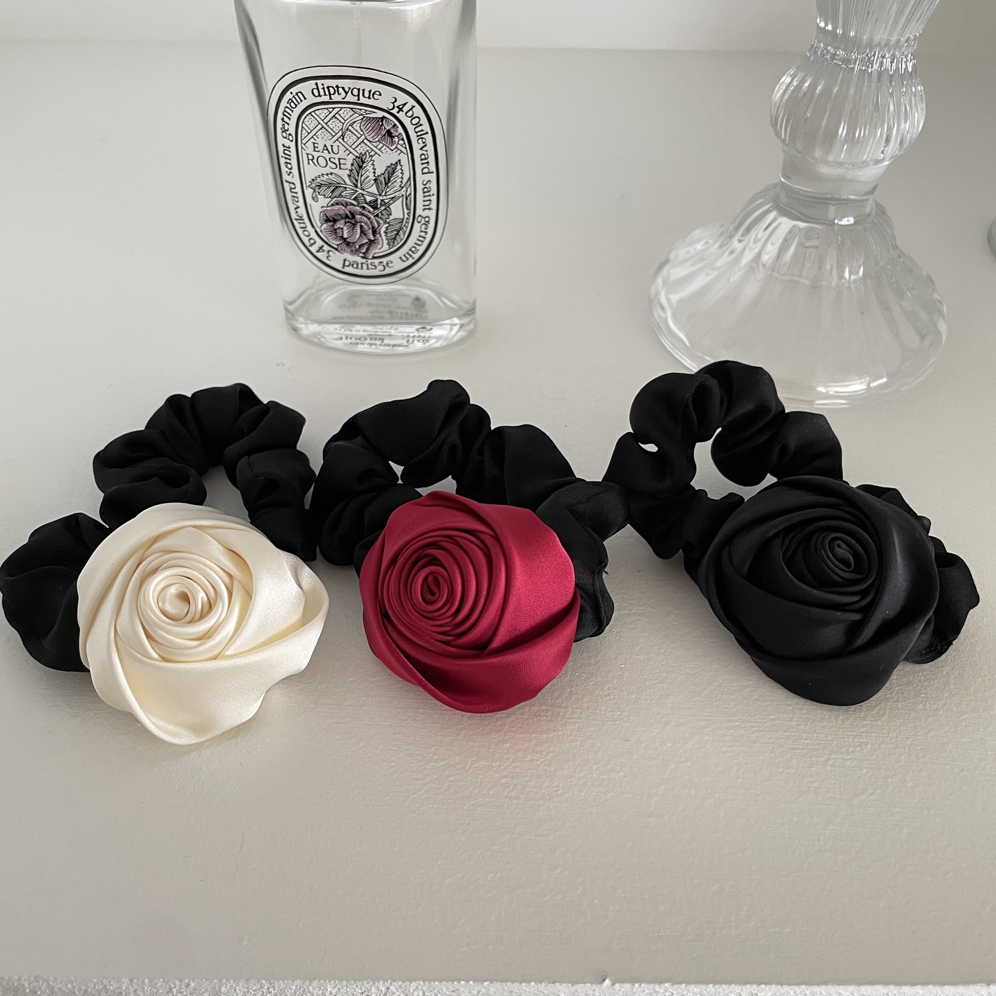 Cột tóc vải hoa hồng sang trọng Modleaf Rose queen tie Hàn Quốc