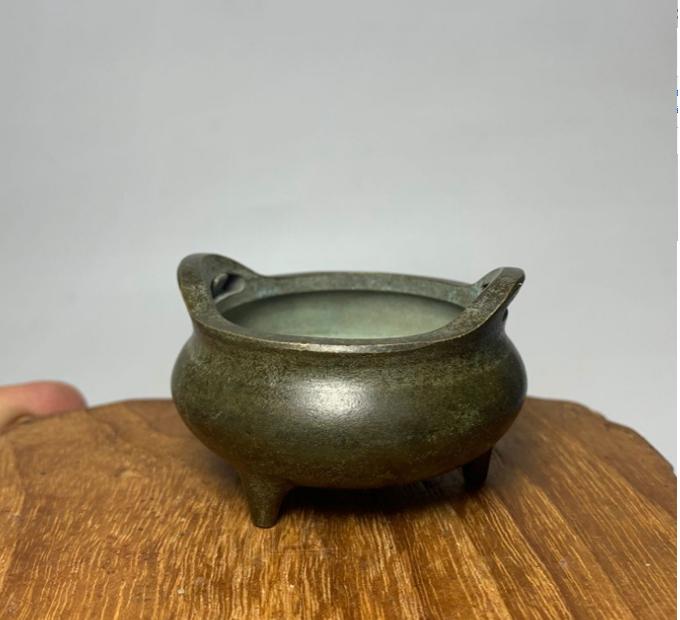 Lư Xông Trầm Hương Ba Chân Đồng Cổ