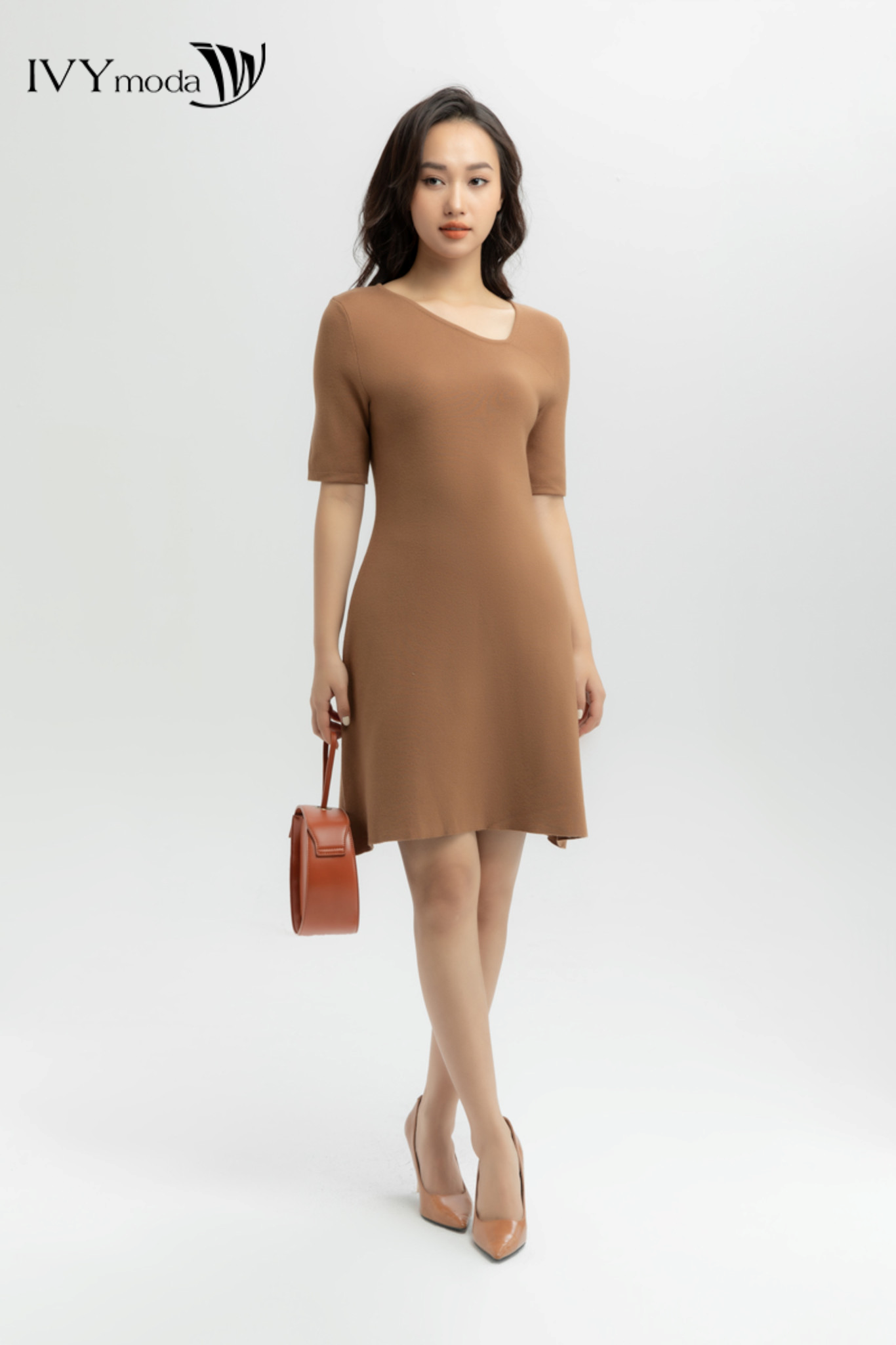 Đầm len chữ A cổ lệch IVY moda MS 42B7994