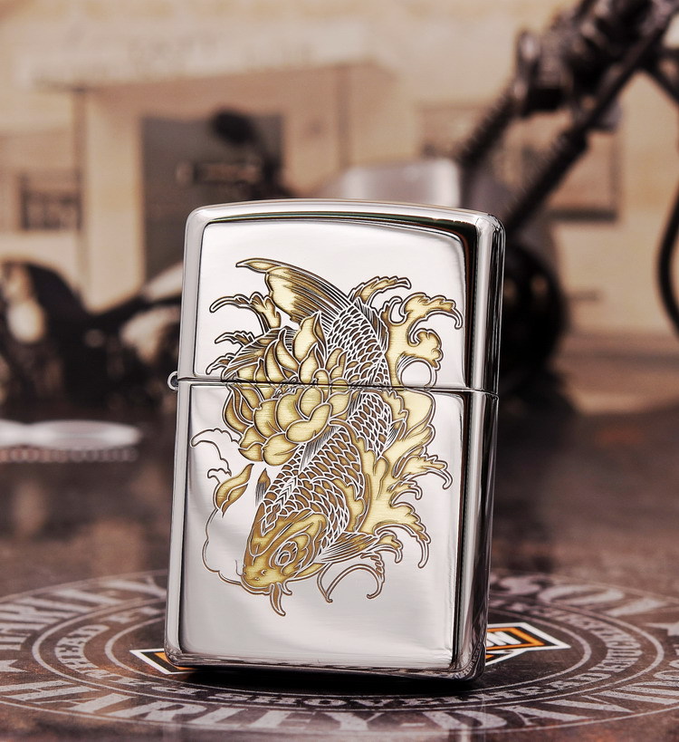 Bật lửa Zippo khắc hình cá chép hoá rồng bên hoa sen bản tiêu chuẩn mạ chrome
