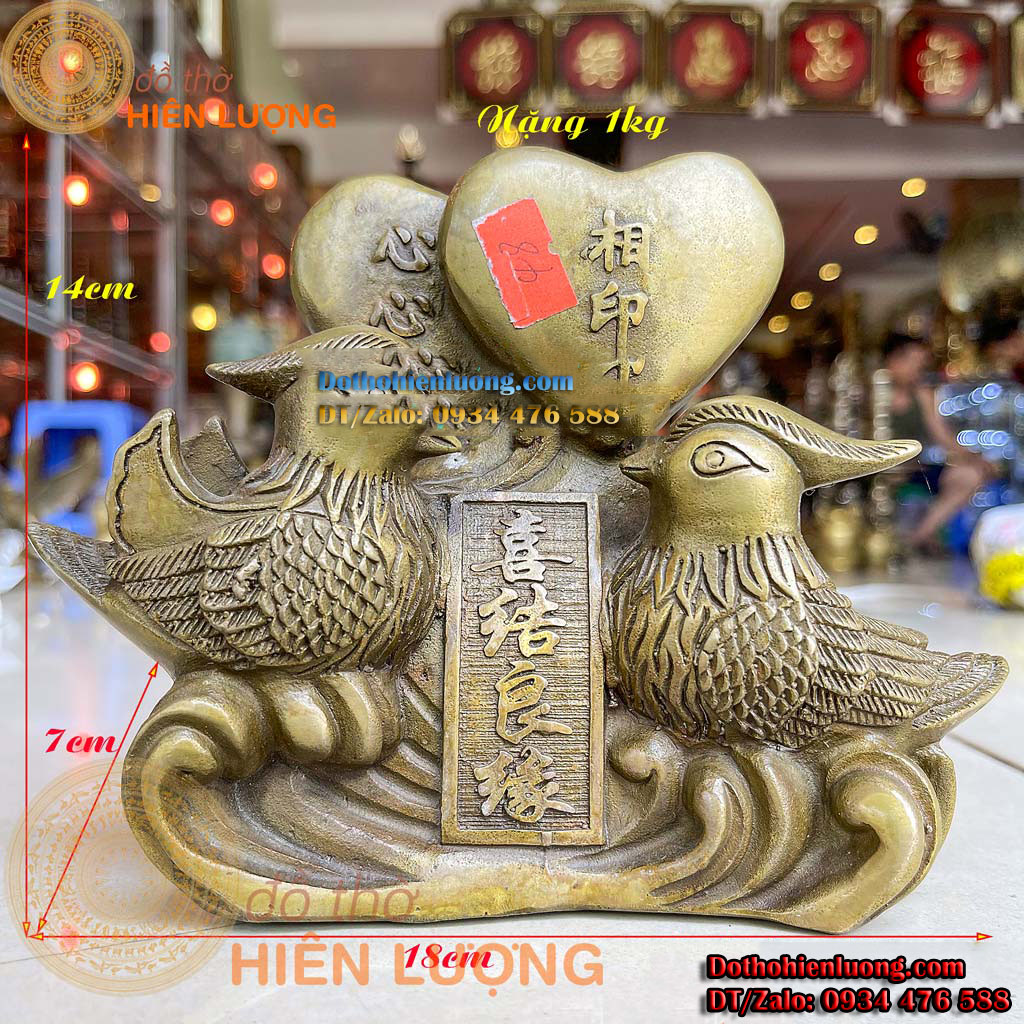 Tượng đồng đôi chim uyên ương trái tim - biểu tượng tình yêu và thủy chung