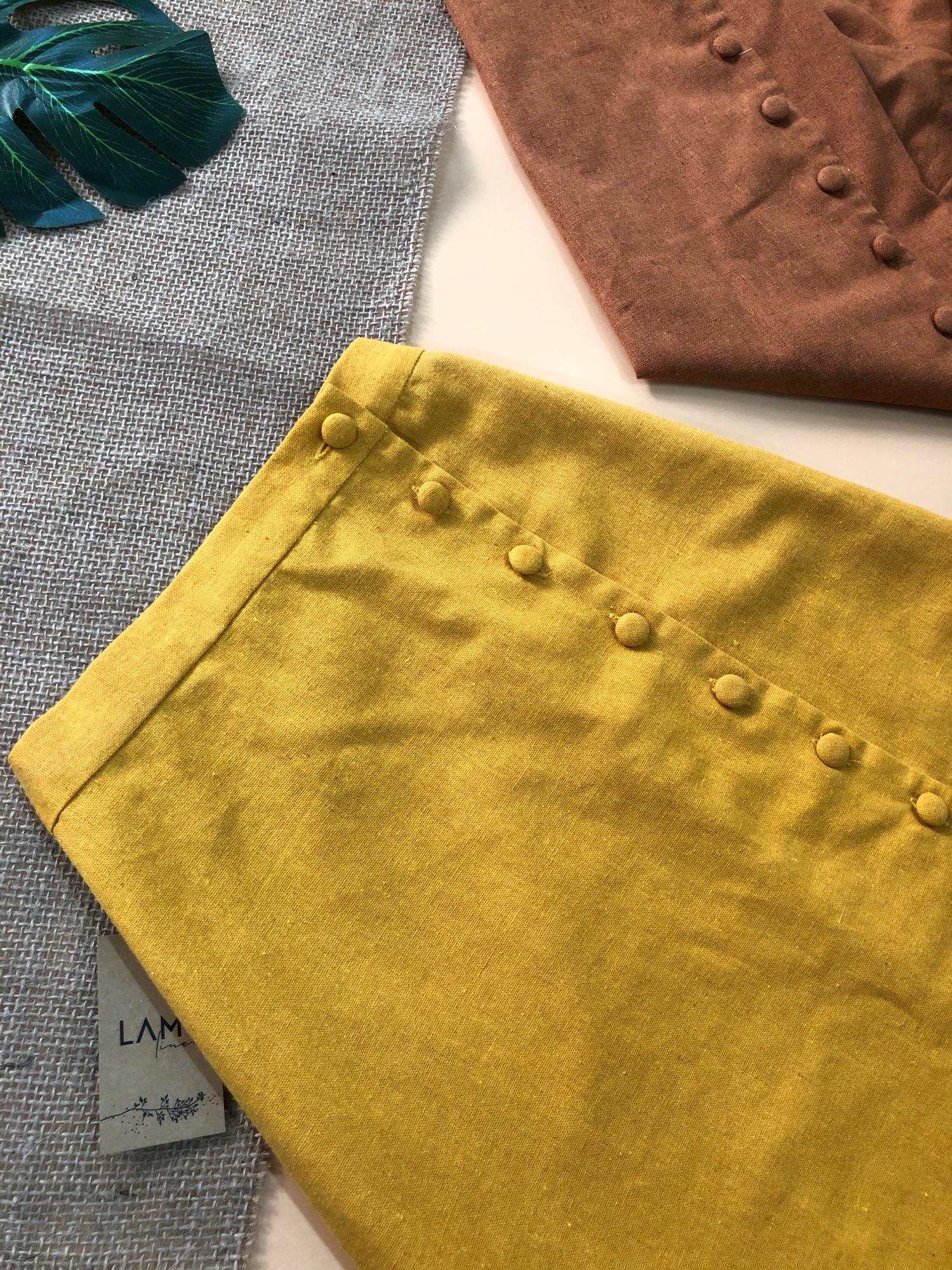 Set Áo trễ vai và chân váy midi linen