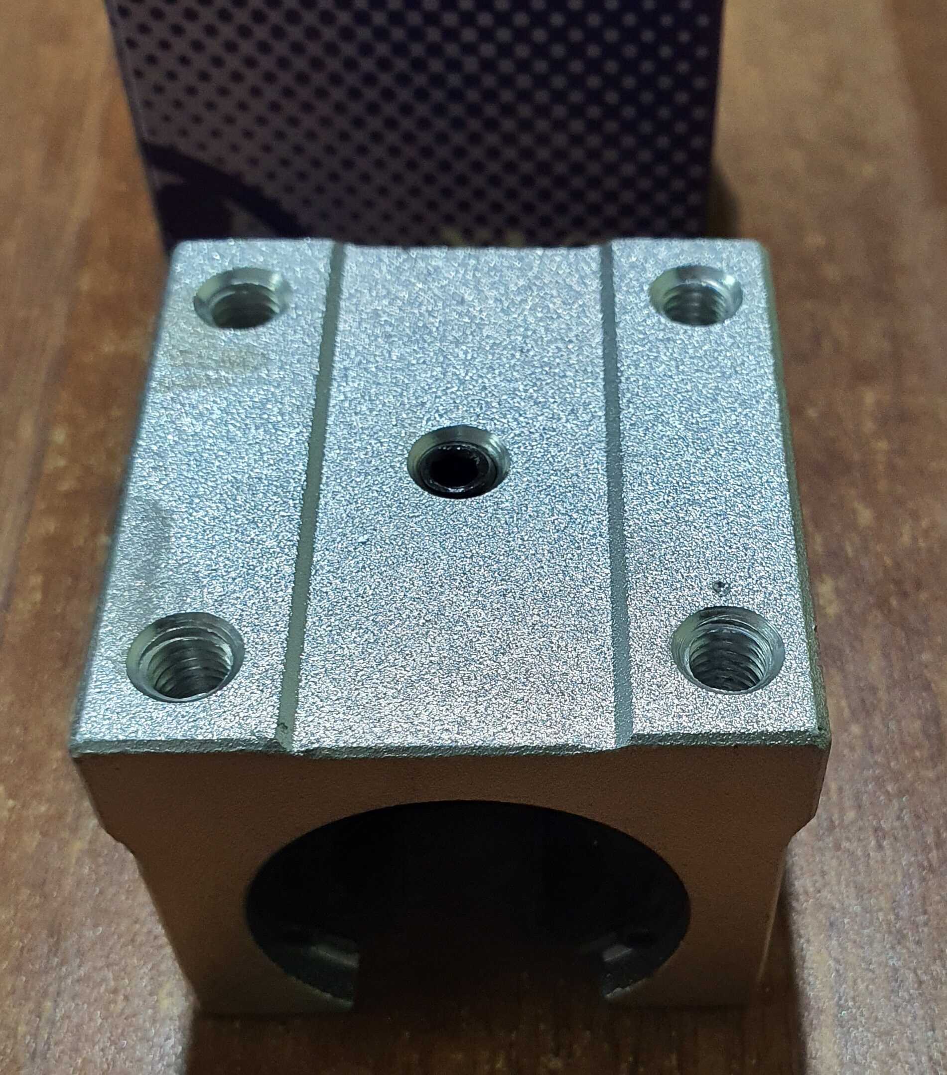 Con trượt tròn khuyết SBR20UU