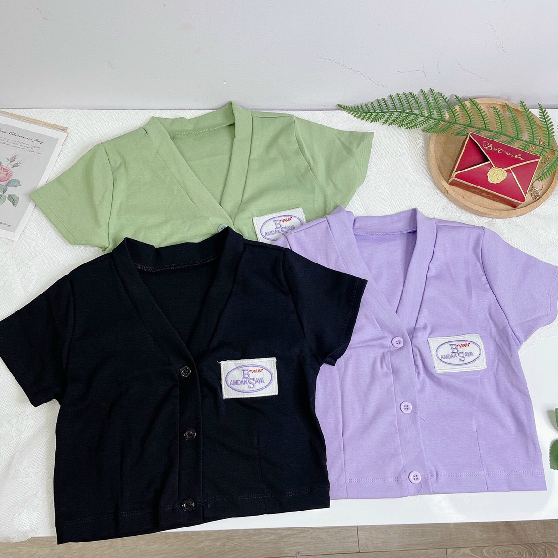 áo croptop cô tim cài nút thêu logo xinh