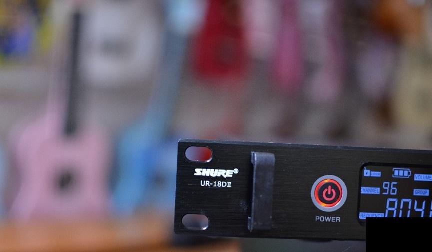 Micro Shure UR-18D Chống gầm