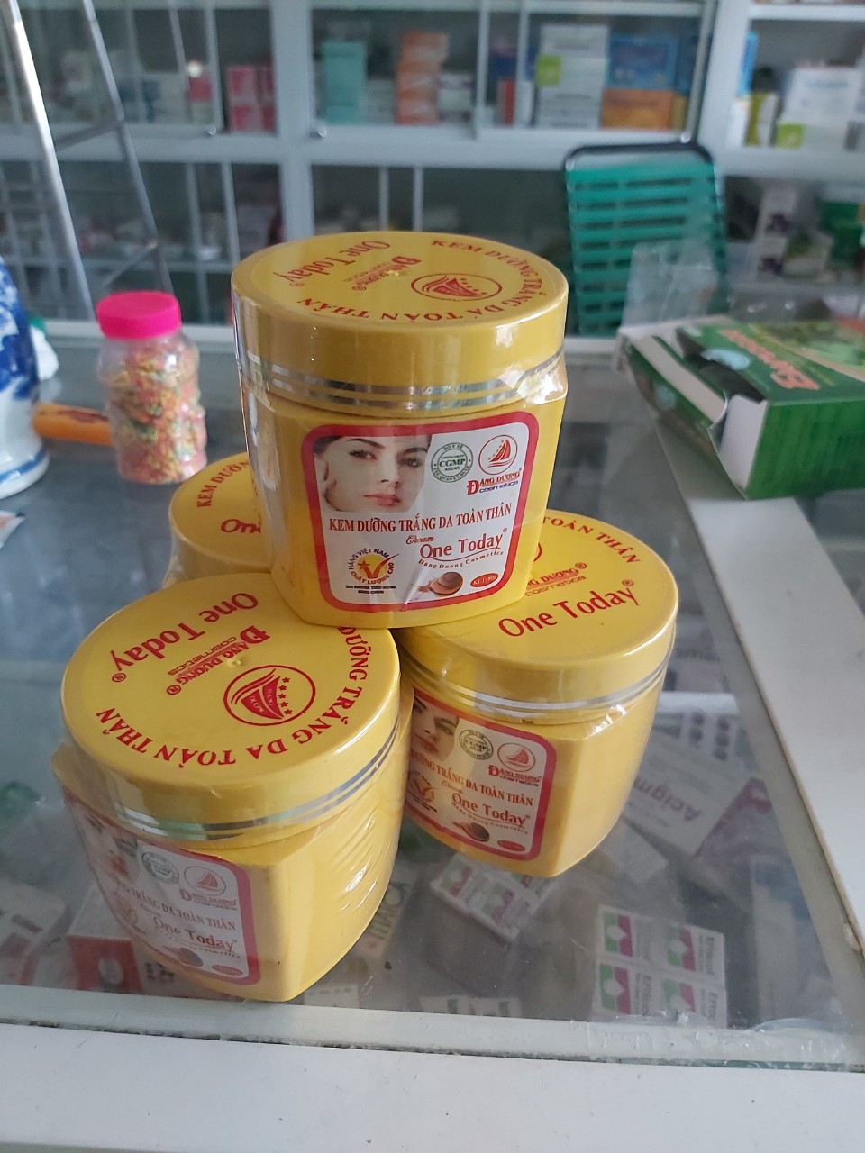 KEM DƯỠNG TRẮNG DA TOÀN THÂN ONE TODAY 80G