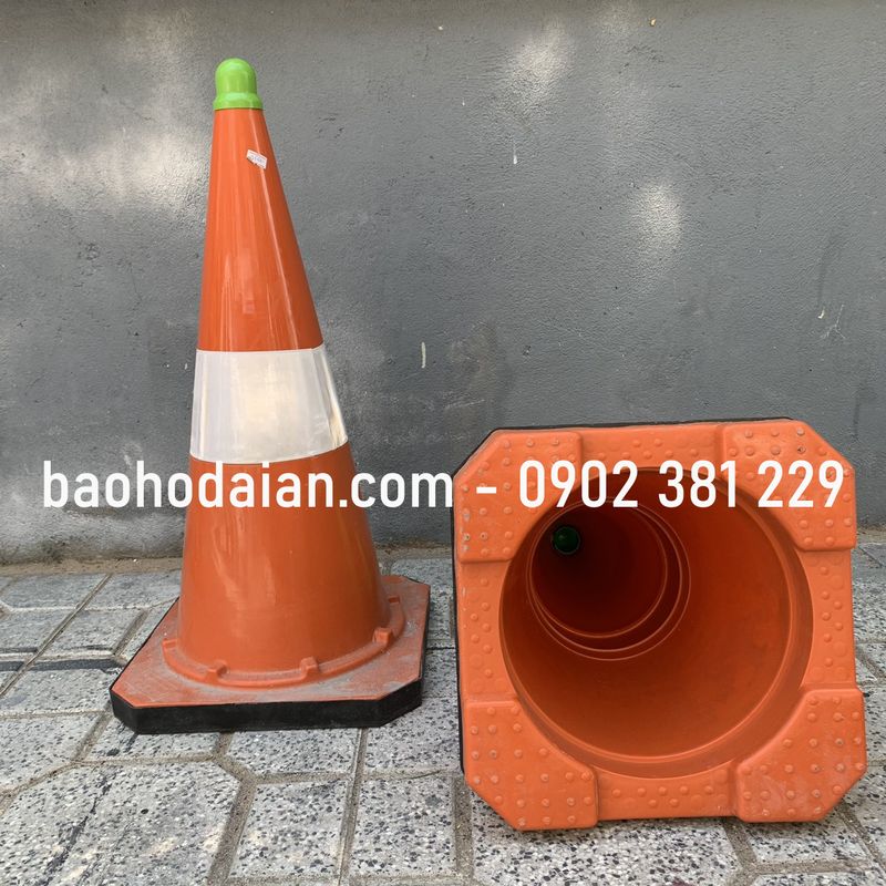 Cọc tiêu giao thông, cọc tiêu cảnh báo, cọc phản quang chóp nón cao 65cm