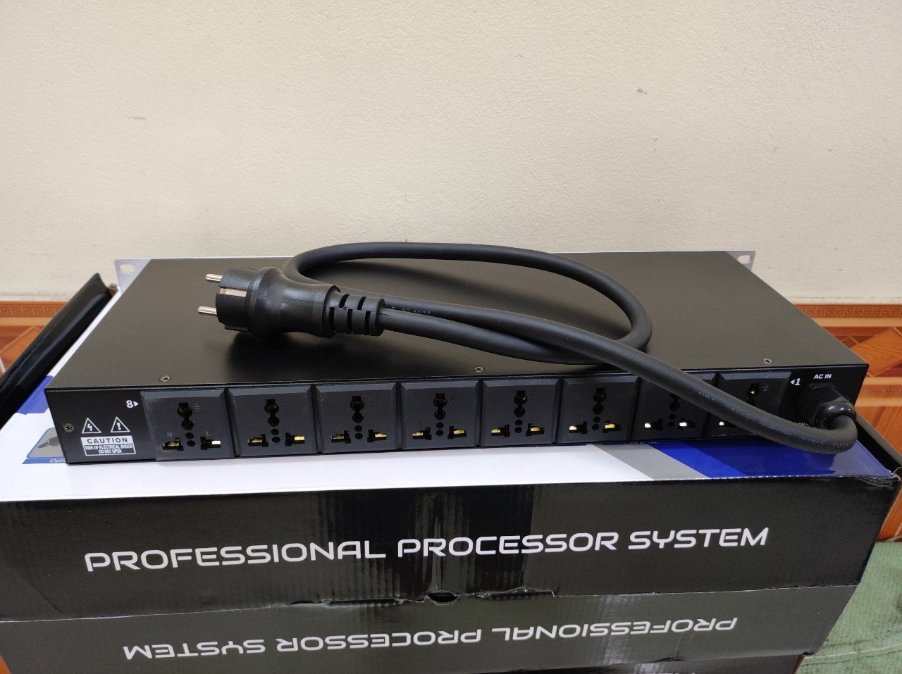 Thiết bị quản lý nguồn điện dbx vs1036