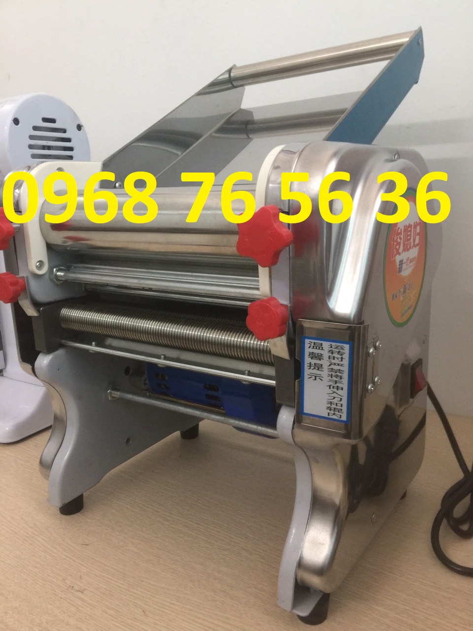 Máy cán bột mì làm bánh