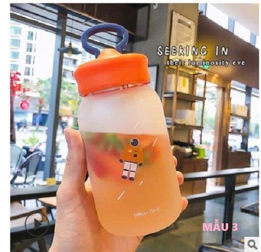 Bình nước thủy tinh khám phá du hành vũ trụ